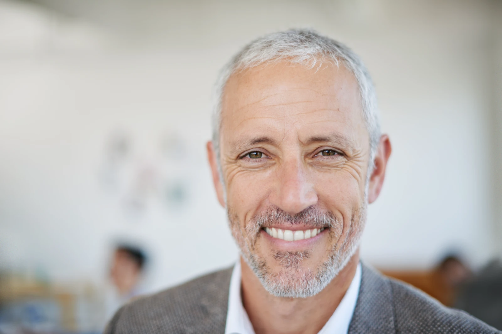 Dental Implants vs Bridges: Which Should You Choose?